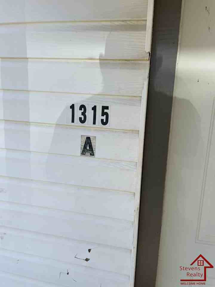 1315 Sw E Ave #A - Photo 2 of 11