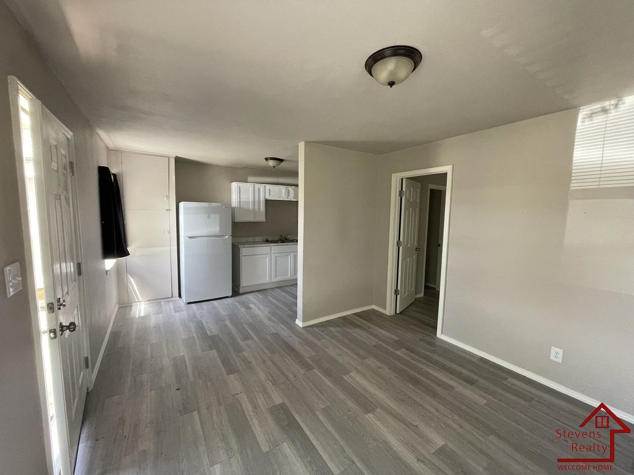 1315 Sw E Ave #A - Photo 4 of 11