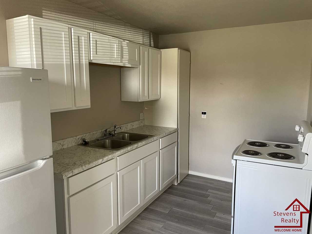 1315 Sw E Ave #A - Photo 6 of 11