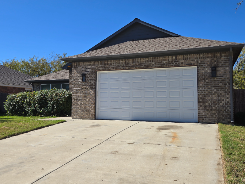 1100 Primrose Dr - Photo 3 of 22