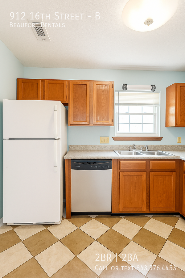 912 16th St #B - Photo 3 of 10