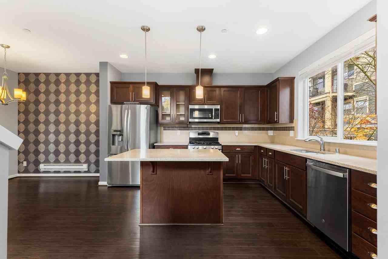 2506 Northeast Mulberry Walk - Photo 3 of 20