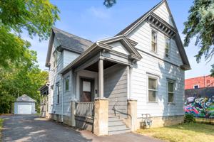 featured image of 1221 N Clinton Ave #UP