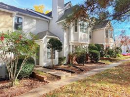 featured image of 105 Stratford Dr Apt H #Apt H