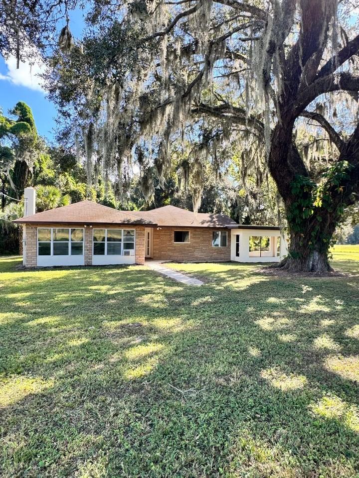 11850 Schambeau Rd - Photo 2 of 17