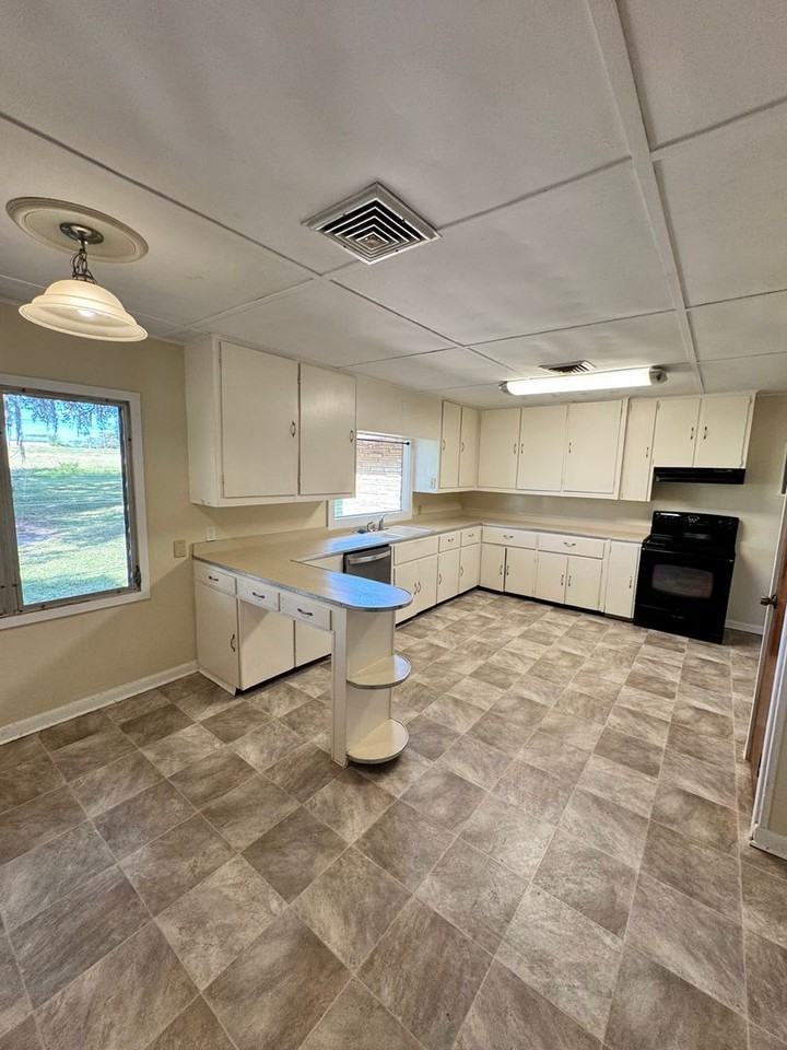 11850 Schambeau Rd - Photo 4 of 17