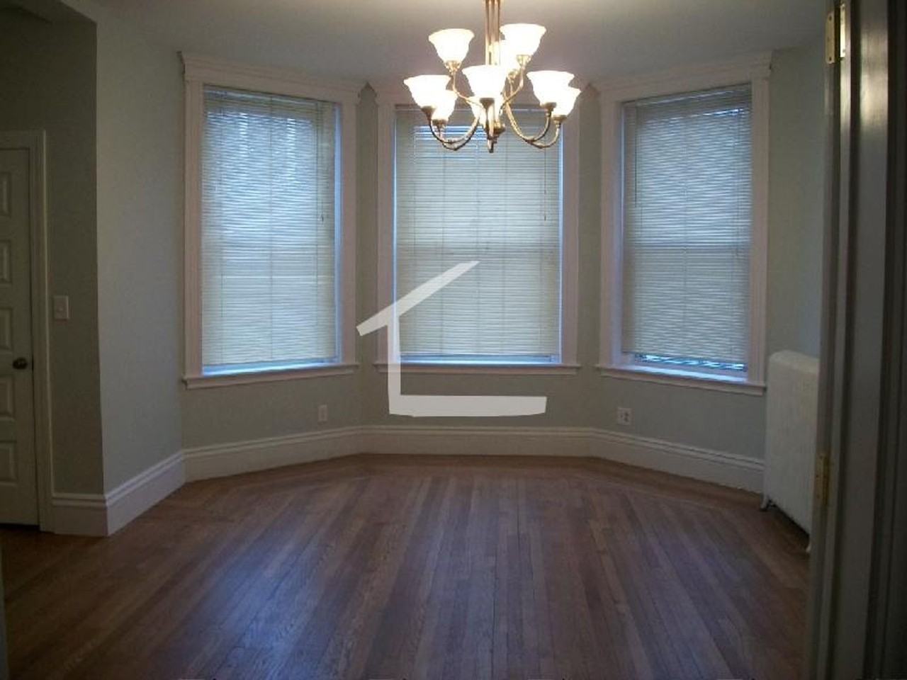 9 Babcock St - Photo 2 of 9