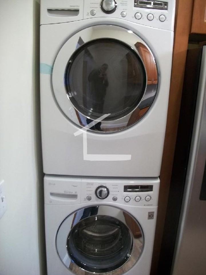 9 Babcock St - Photo 3 of 9