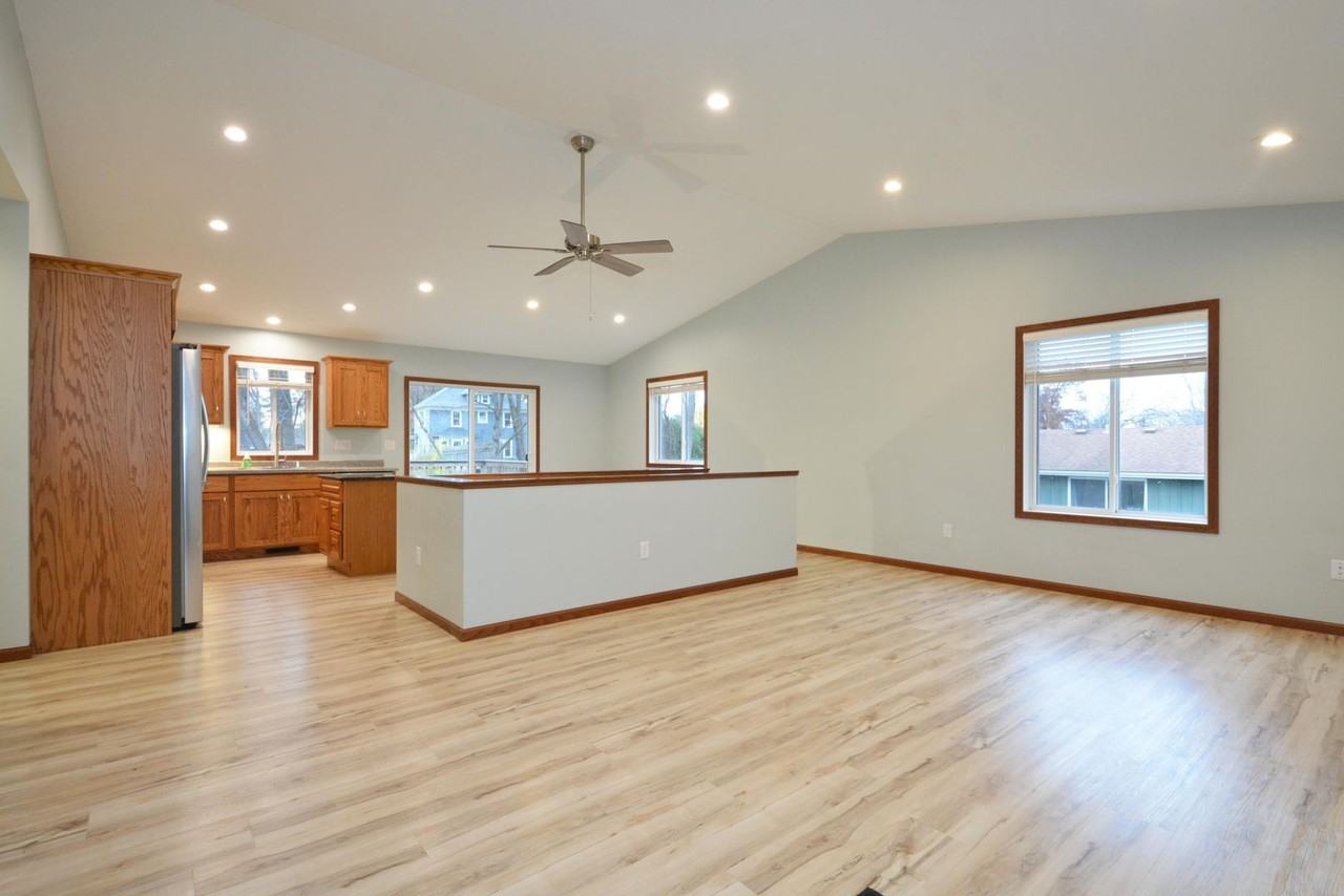 616 Southwest 3rd Street - Photo 3 of 26