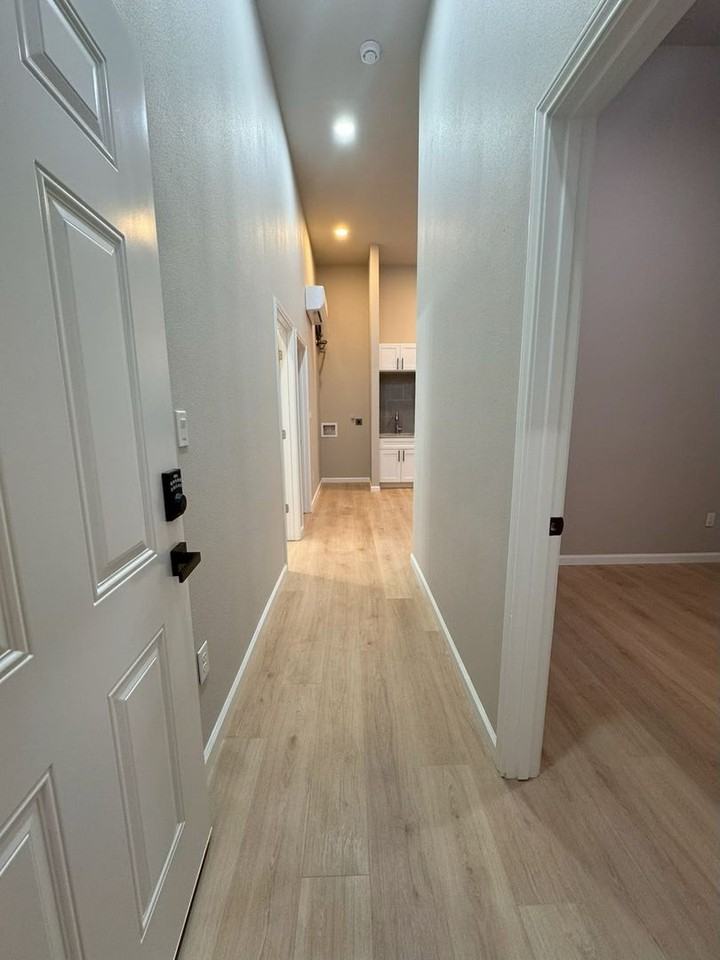 418 S Commercial St - Photo 3 of 7