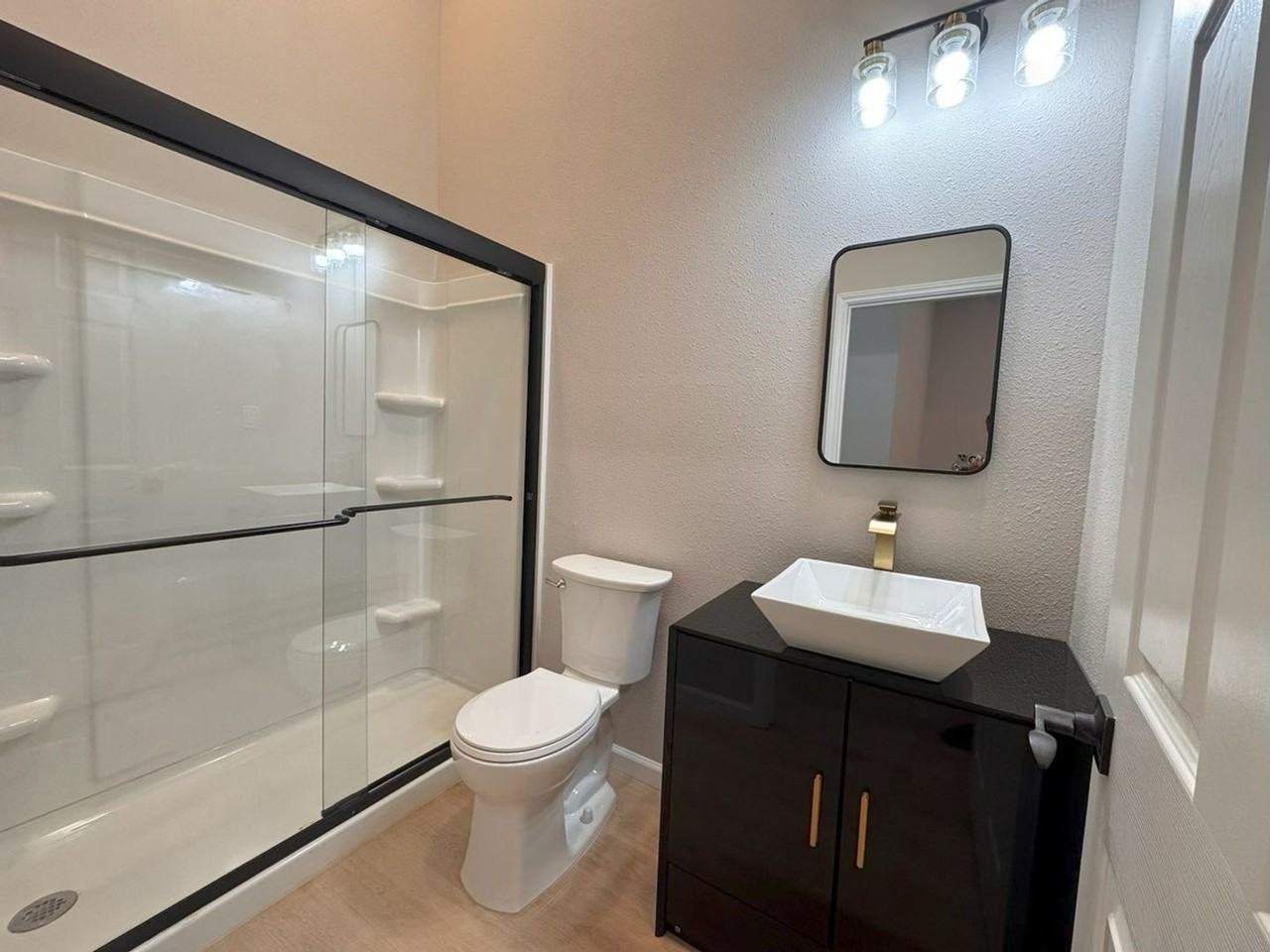 418 S Commercial St - Photo 5 of 7