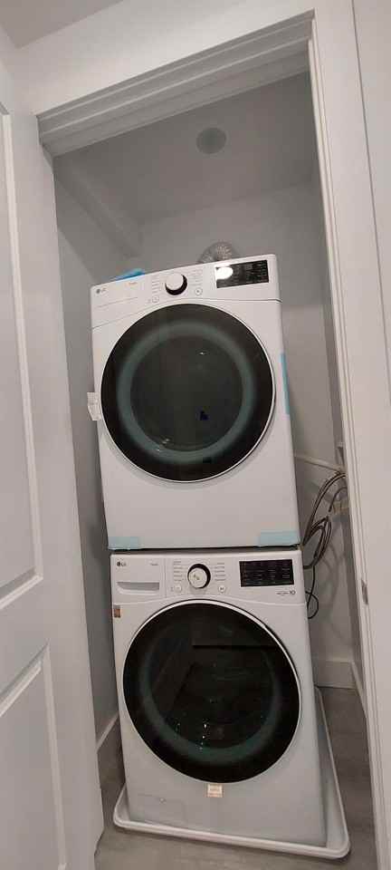 273 Oak Street - Photo 2 of 40