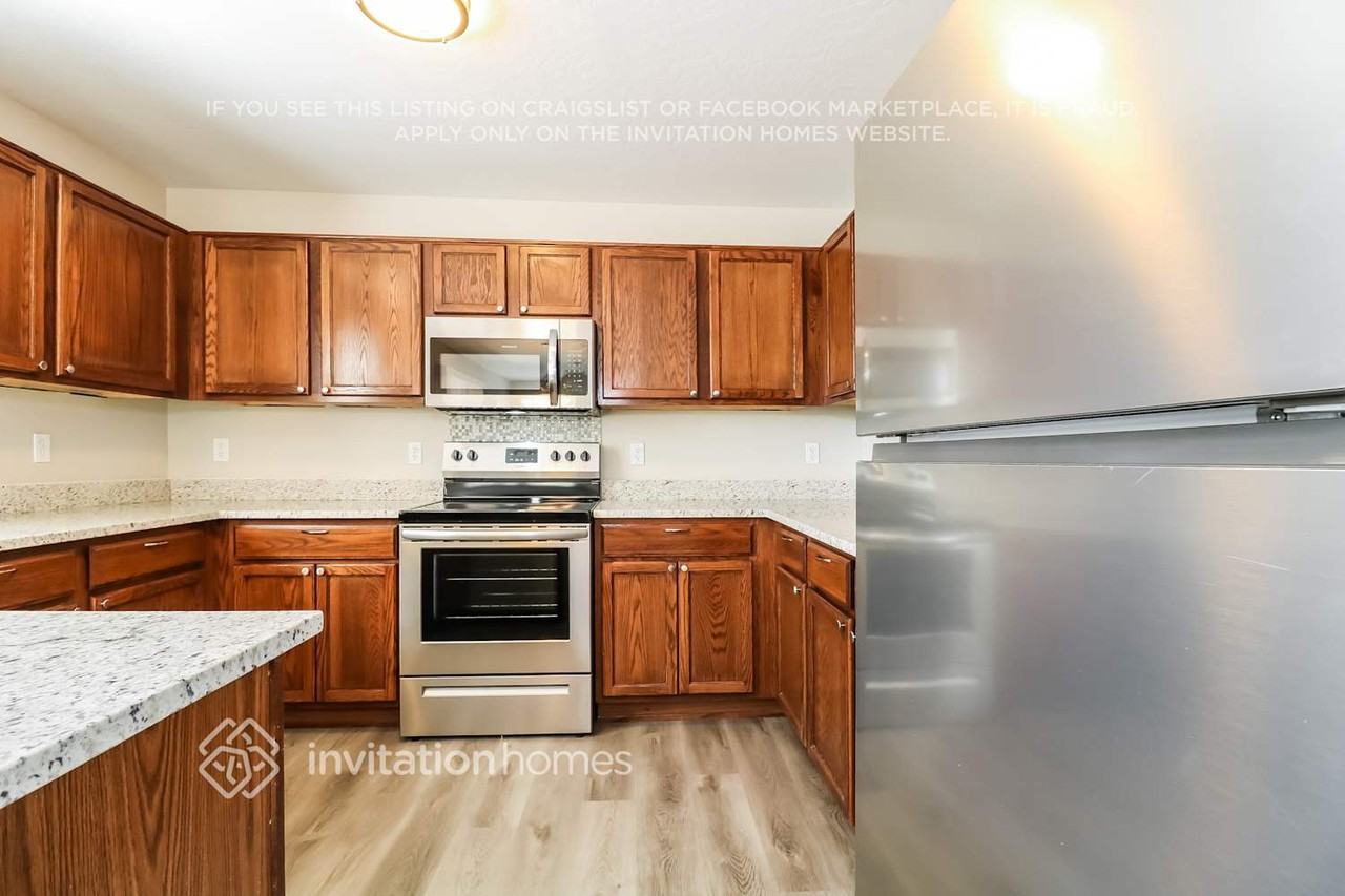 718 South 223rd Drive - Photo 4 of 14