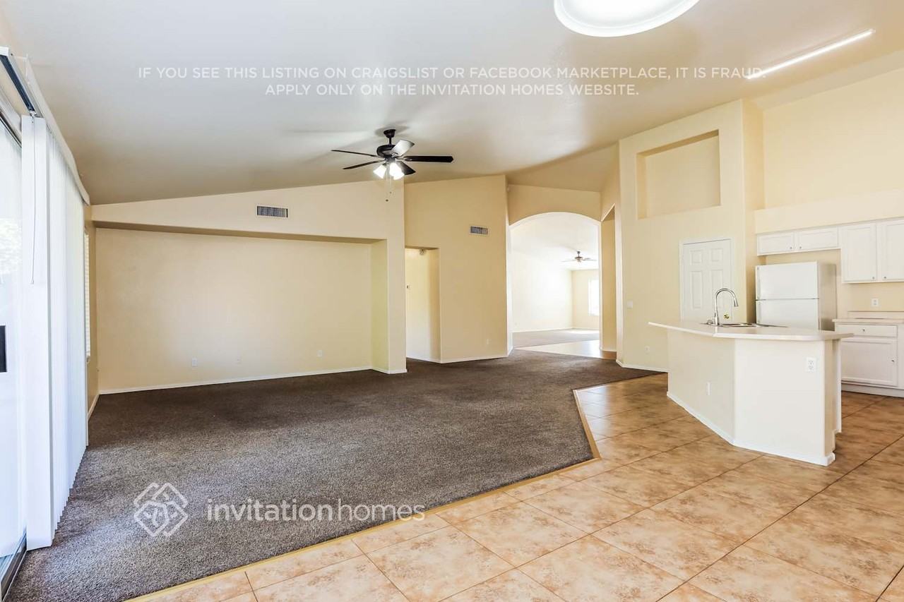 9426 East Juanita Avenue - Photo 3 of 17