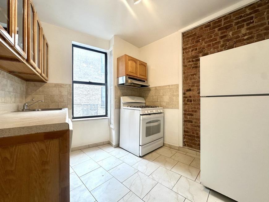 112 Haven Avenue - Photo 3 of 7