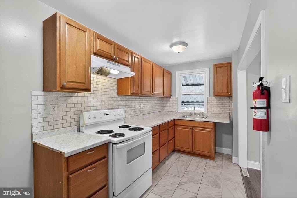 1001 Burnside Rd - Photo 6 of 21