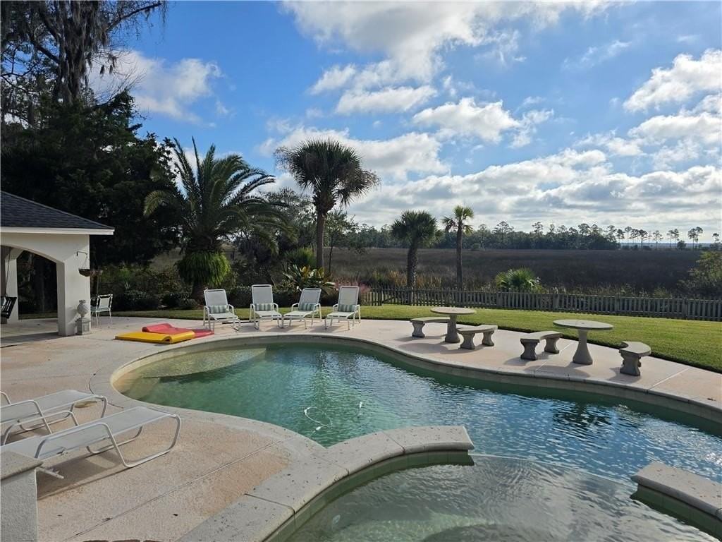 205 Sutherland Dr - Photo 3 of 50