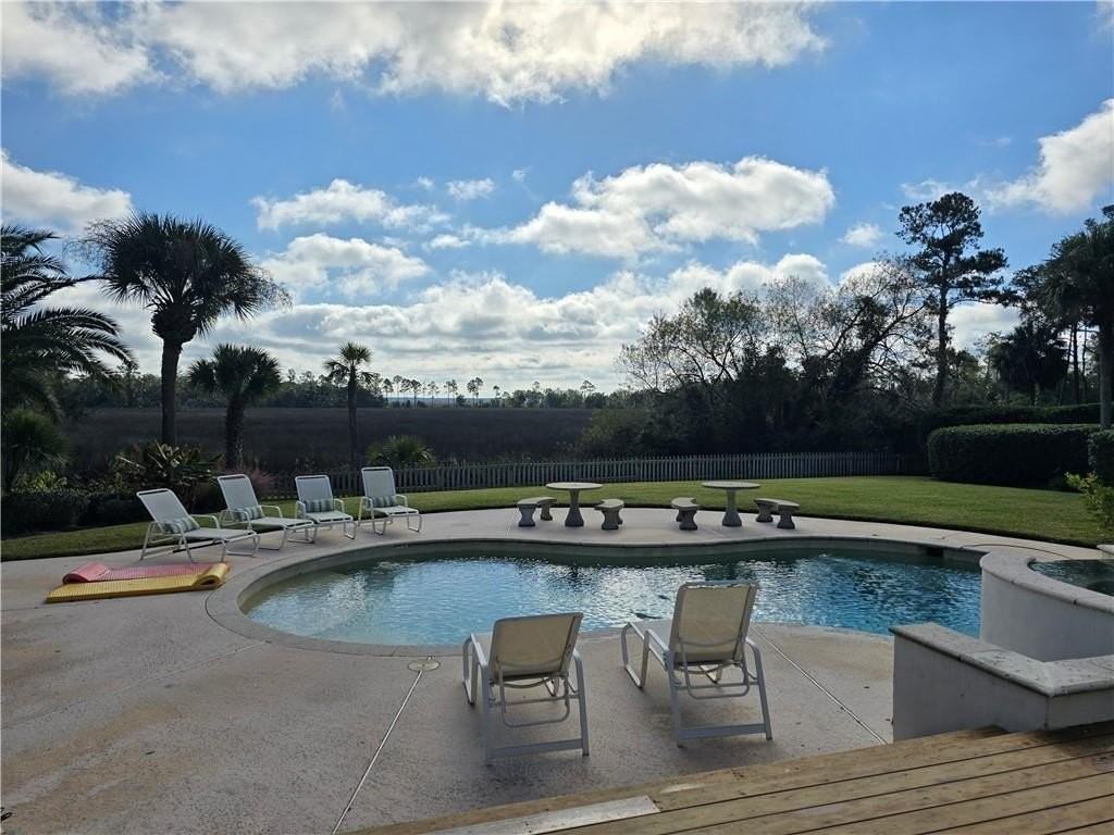 205 Sutherland Dr - Photo 6 of 50