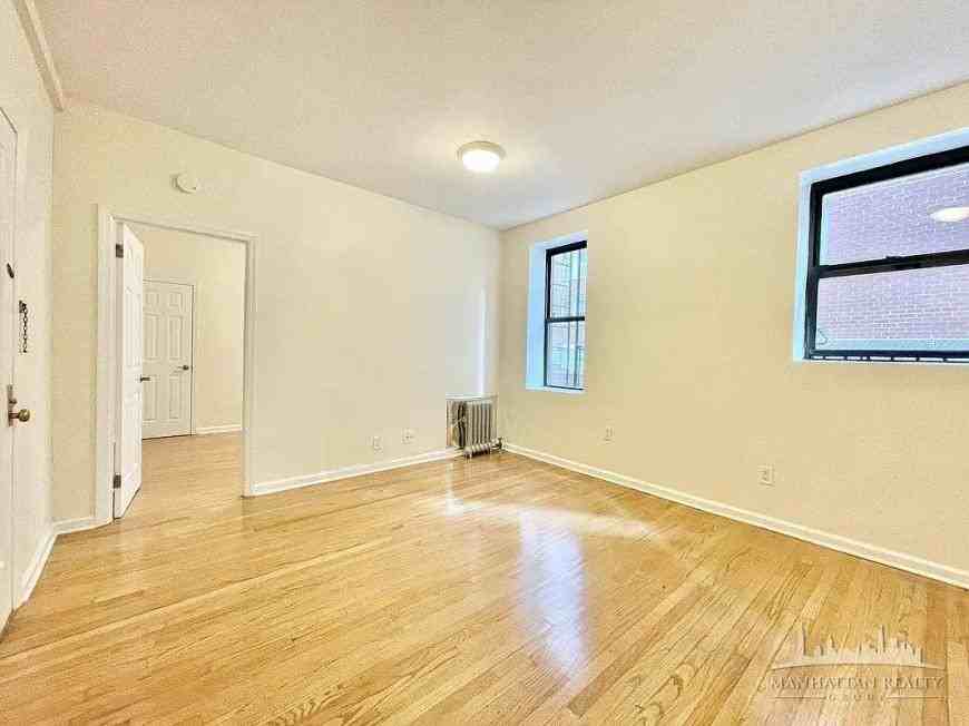 305 West 45th Street - Photo 5 of 6