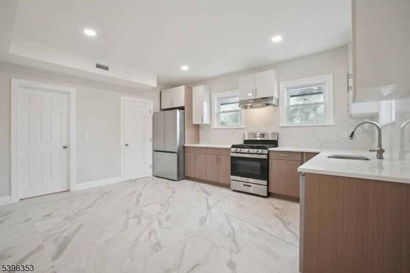 19 Ashwood Ave #1 - Photo 4 of 17