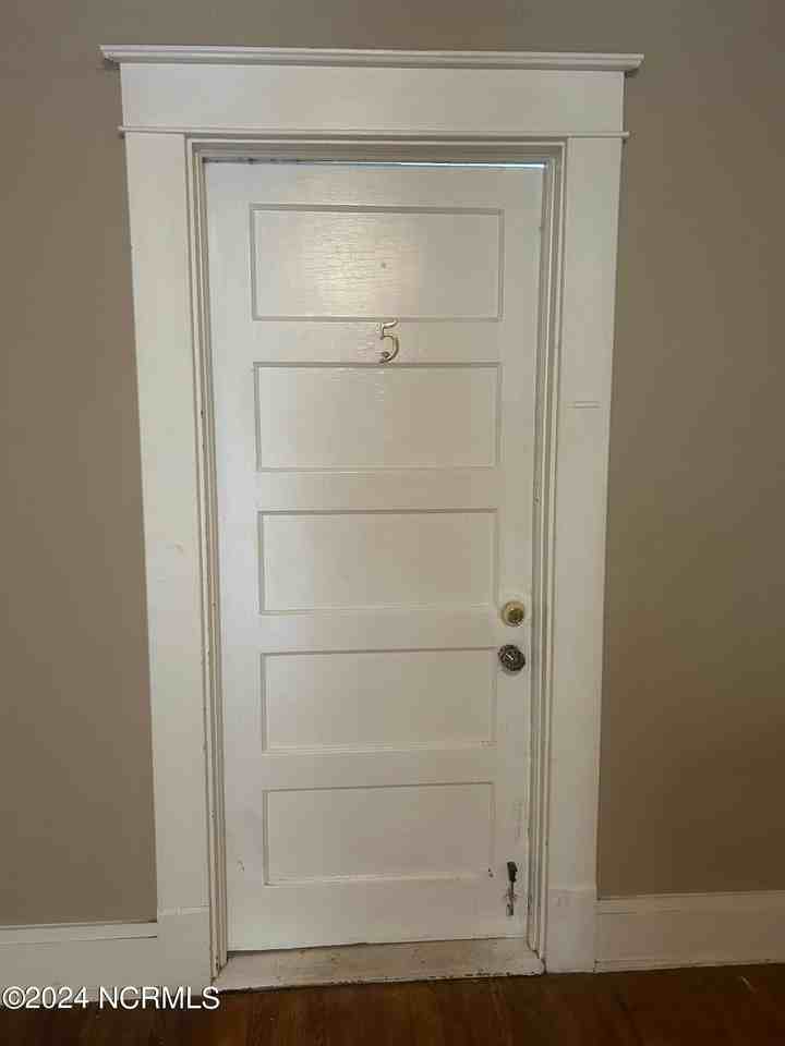 180 N Bennett St Apt 5 #5 - Photo 3 of 10