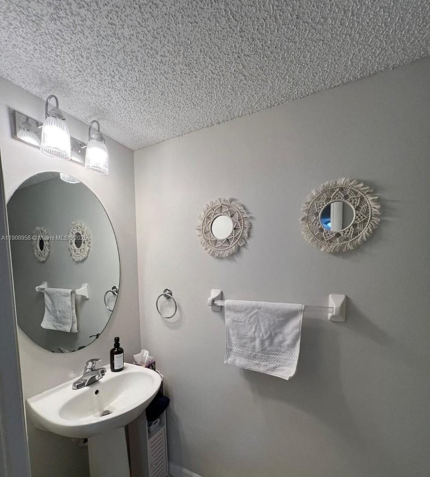 3183 Sw 50th St #3183 - Photo 3 of 9