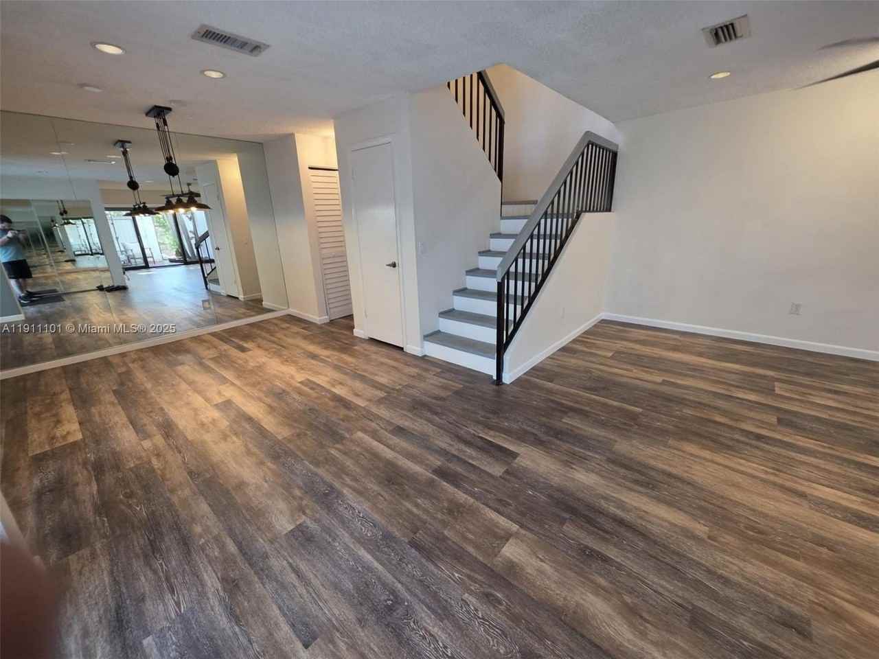 20900 Leeward Ct #213-1 - Photo 3 of 33