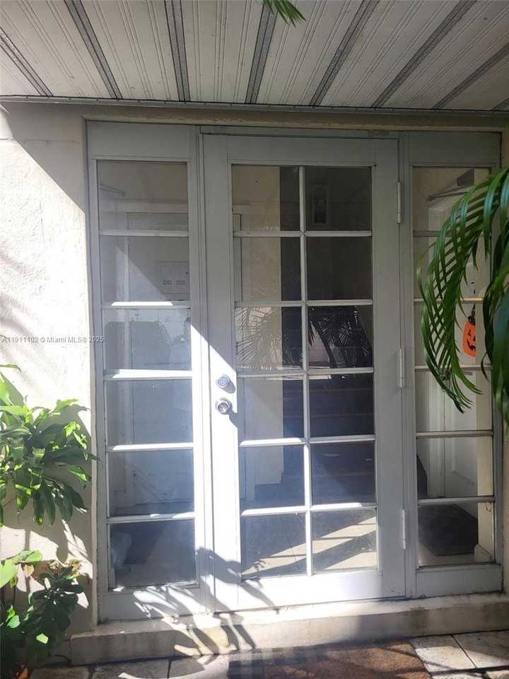 215 Sidonia Ave #4 - Photo 2 of 14