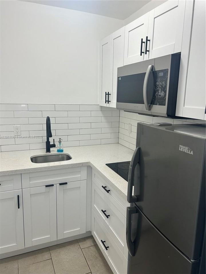 711 Northwest 55th Street - Photo 7 of 13