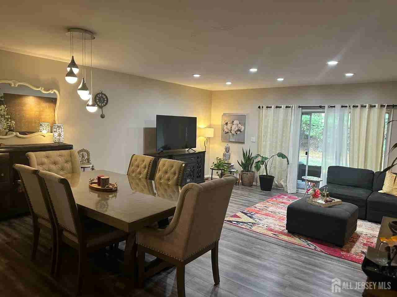 10 Albury Way - Photo 2 of 21