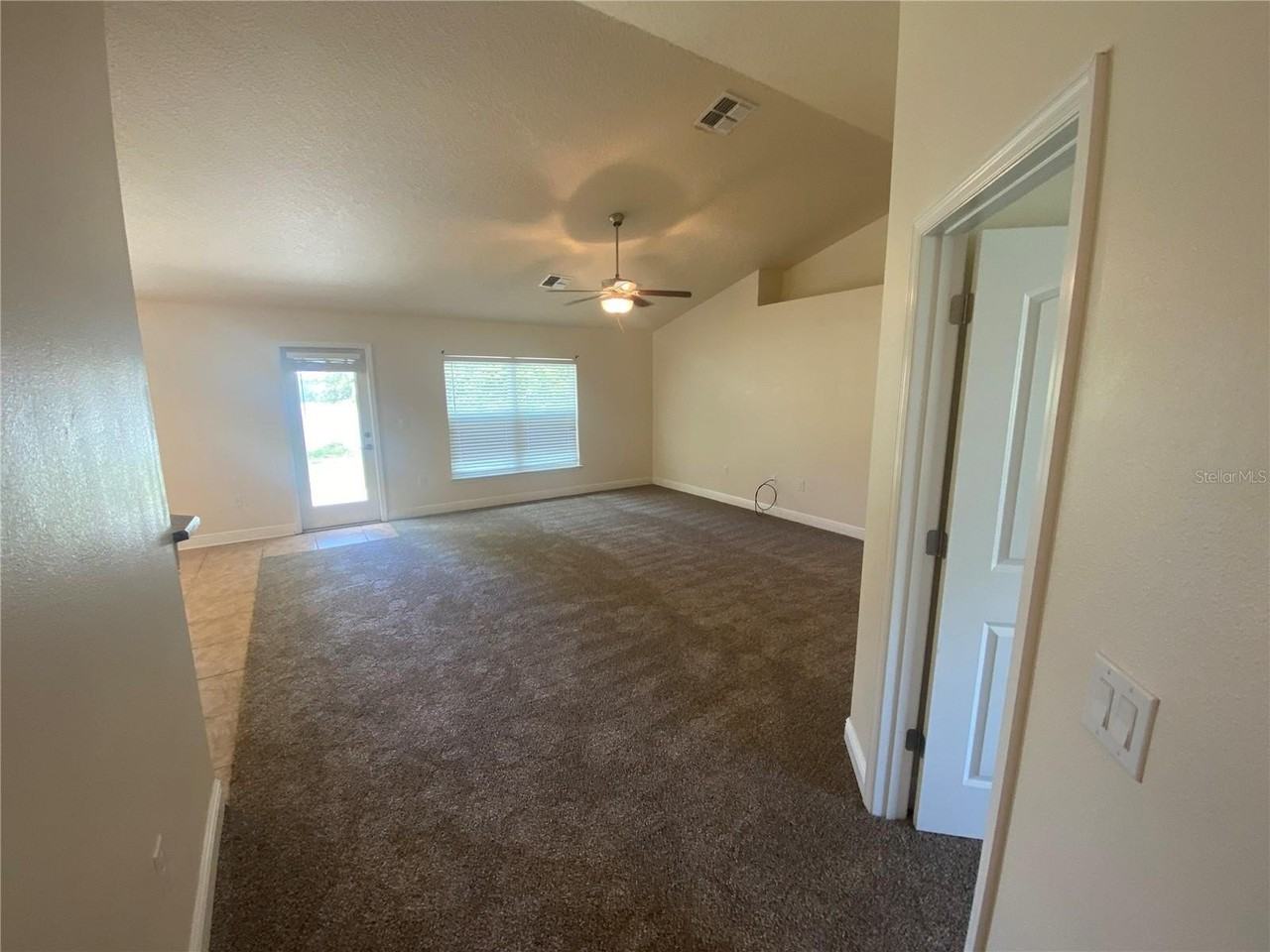 2201 Angel Fish Loop - Photo 3 of 17