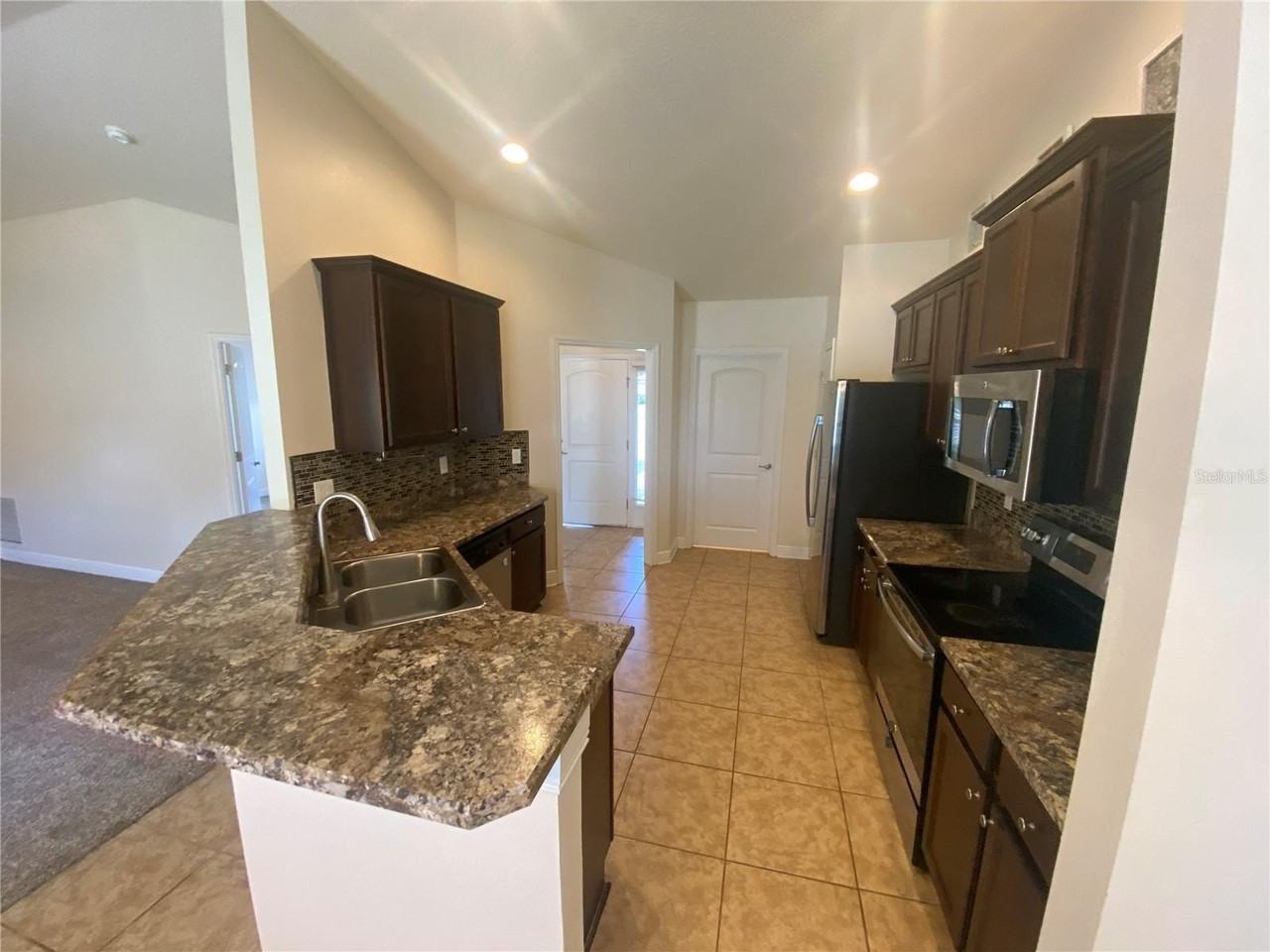 2201 Angel Fish Loop - Photo 6 of 17