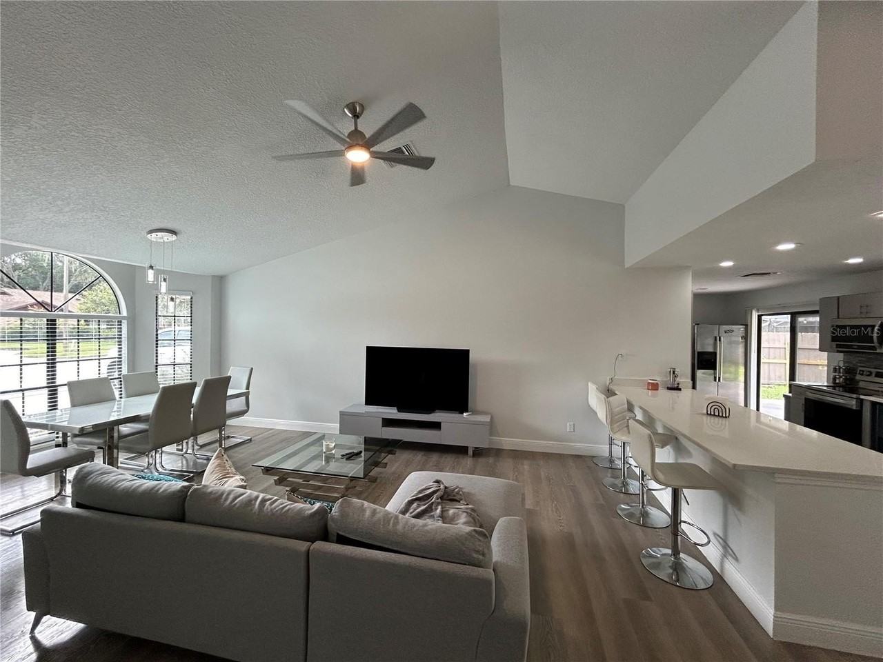 3926 Greenview Pines Ct - Photo 6 of 28