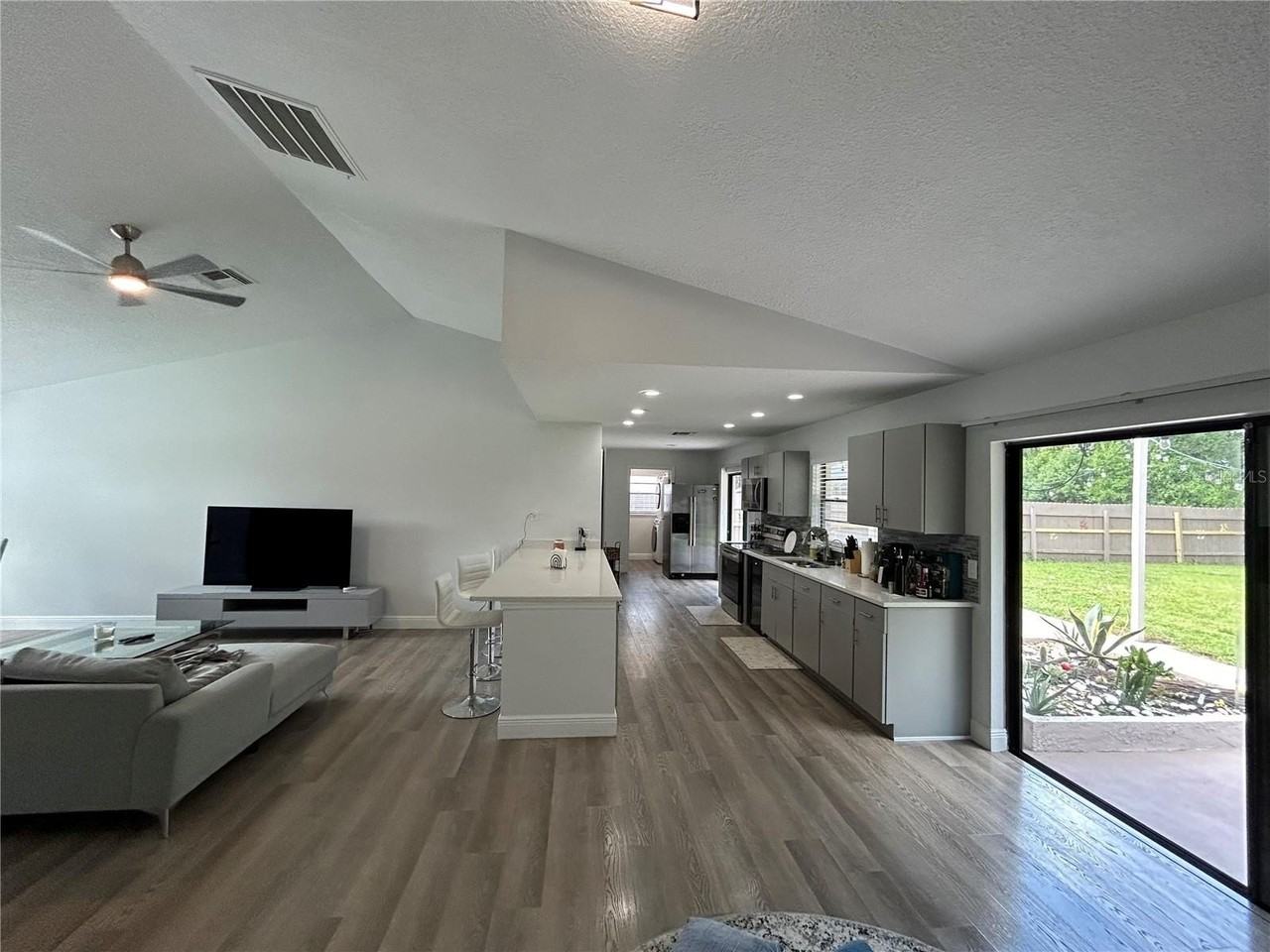 3926 Greenview Pines Ct - Photo 7 of 28