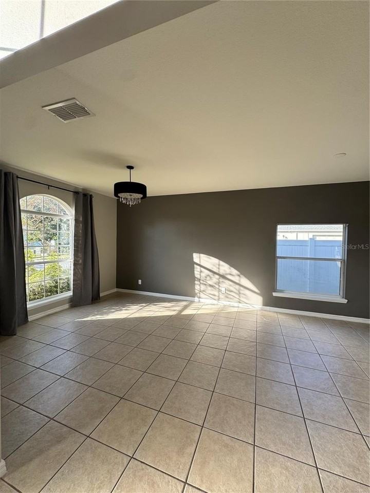 2101 Justice Ln - Photo 3 of 22