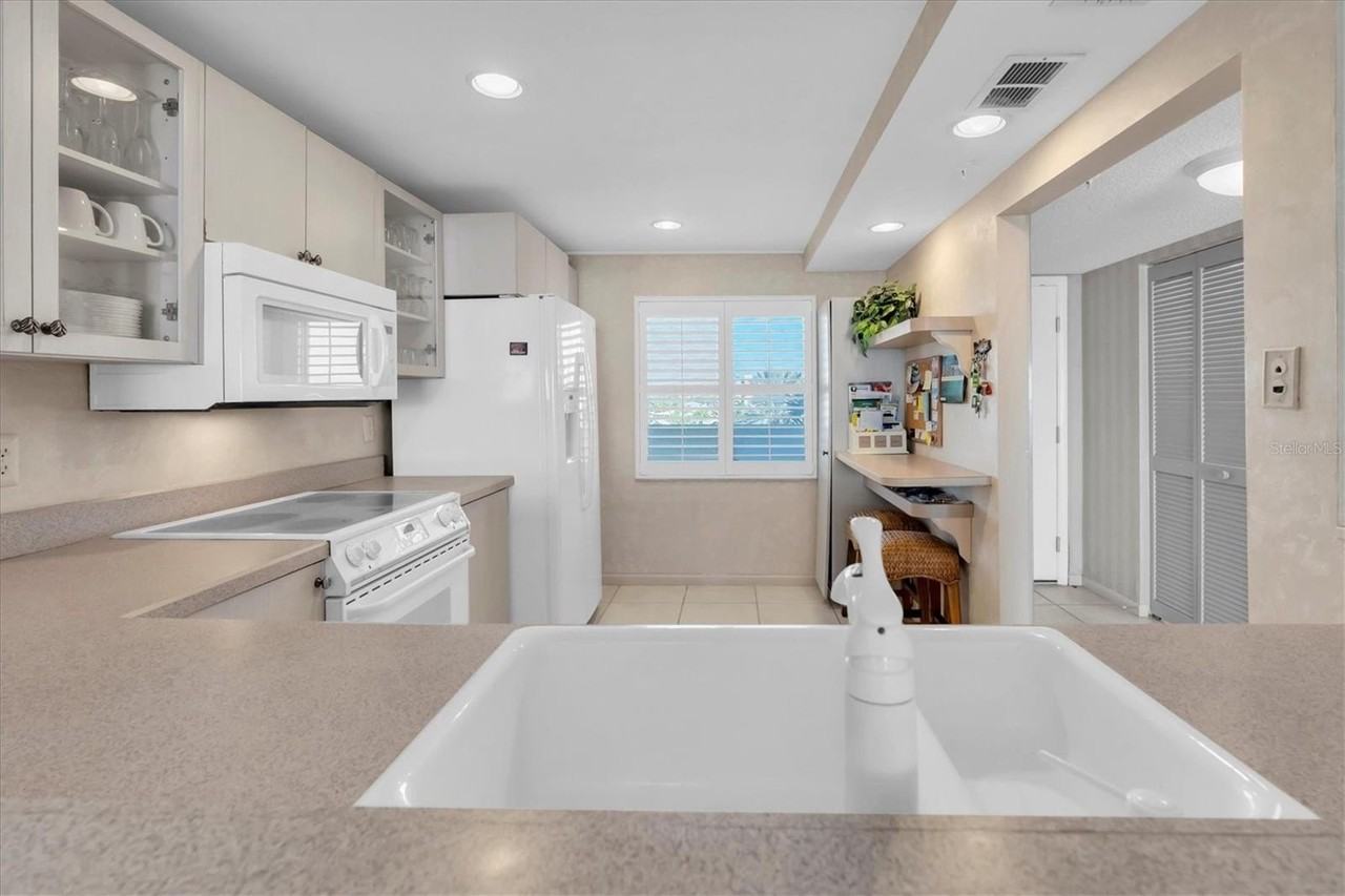 14950 Gulf Blvd #402 - Photo 7 of 36