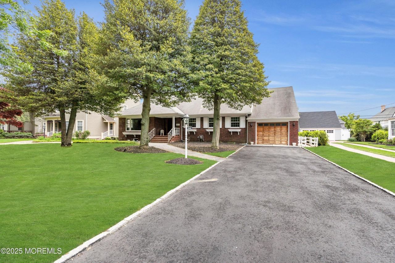 208 Trenton Blvd - Photo 2 of 28