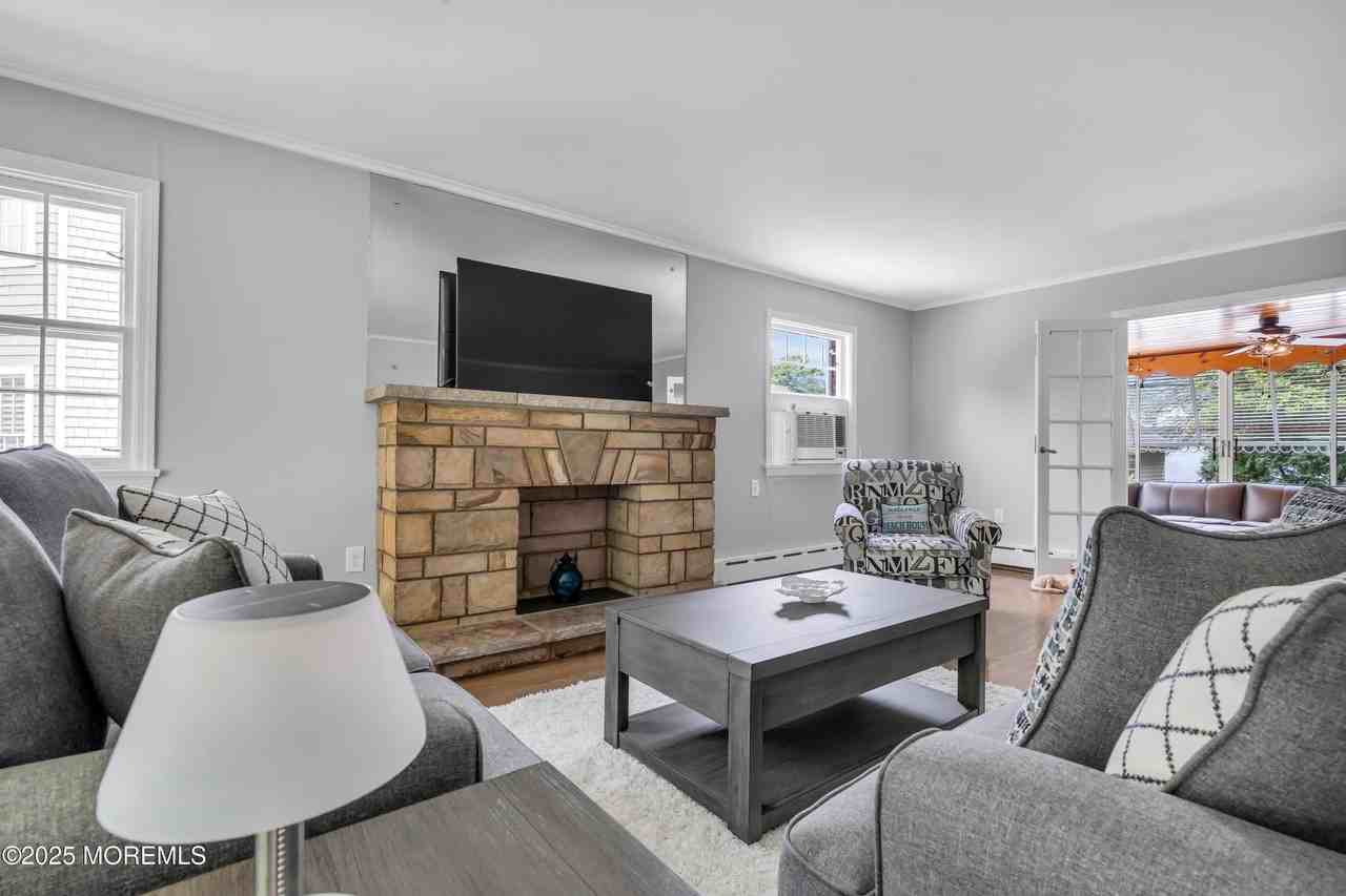 208 Trenton Blvd - Photo 3 of 28