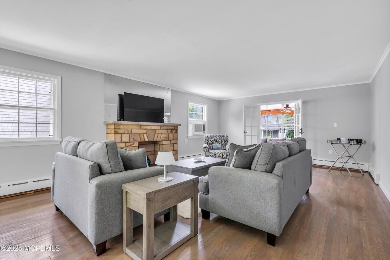 208 Trenton Blvd - Photo 4 of 28