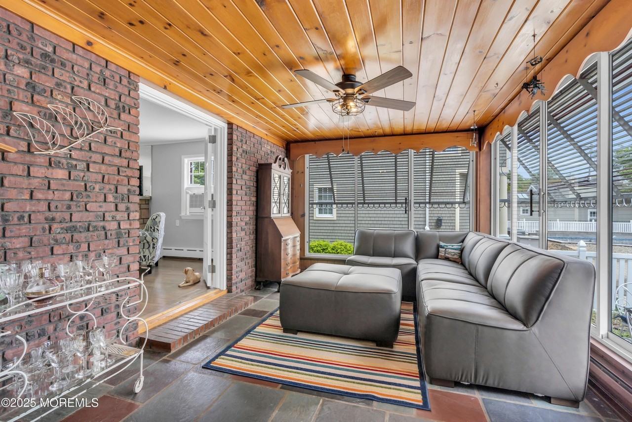 208 Trenton Blvd - Photo 7 of 28