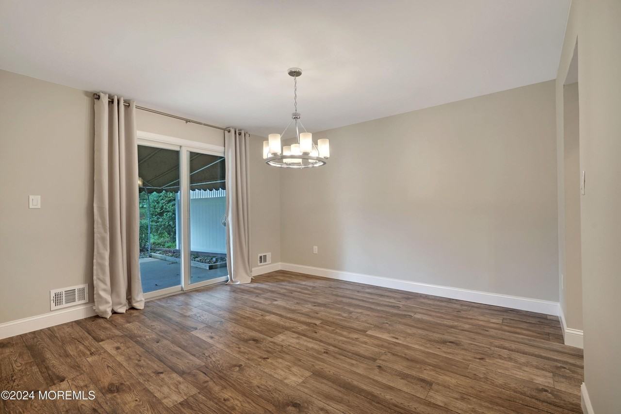 47 Apple Dr - Photo 4 of 32