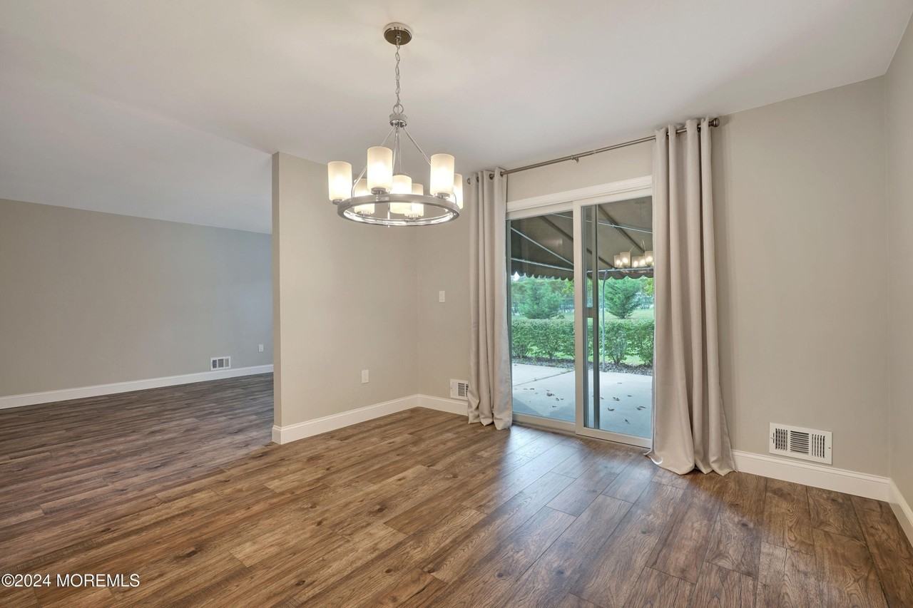 47 Apple Dr - Photo 5 of 32