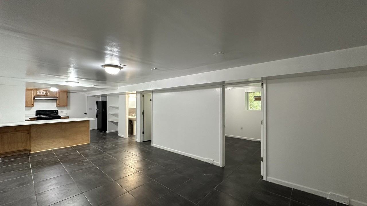 5830 N Artesian Ave #G - Photo 2 of 11