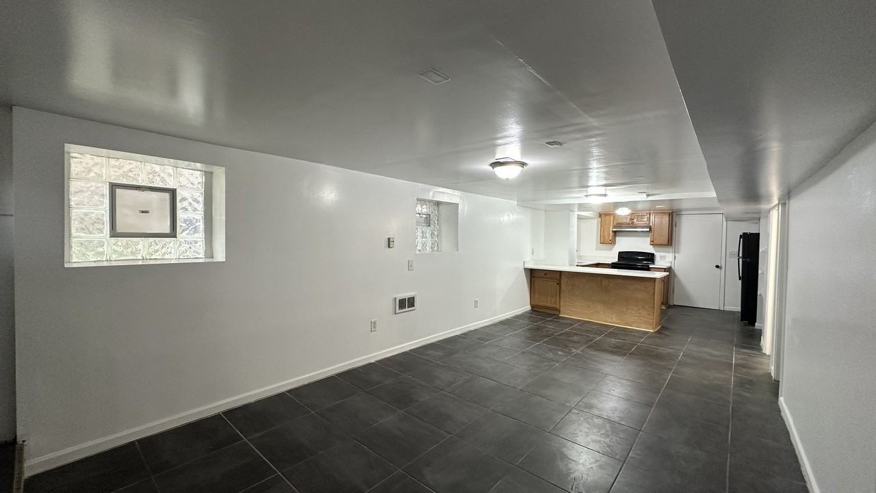 5830 N Artesian Ave #G - Photo 3 of 11