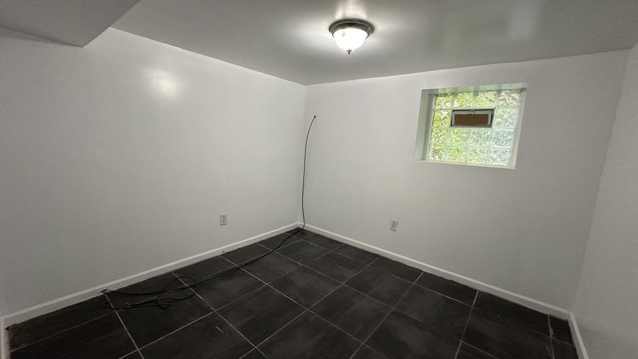 5830 N Artesian Ave #G - Photo 6 of 11