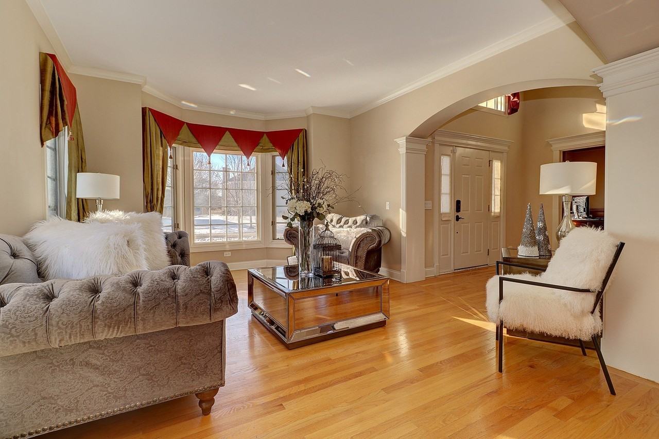 26025 Whispering Woods Cir - Photo 3 of 43