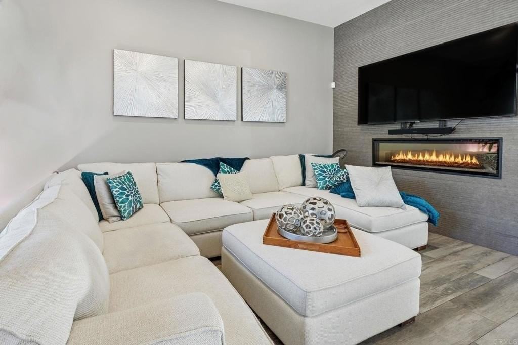 1109 Hampton Ct - Photo 7 of 40