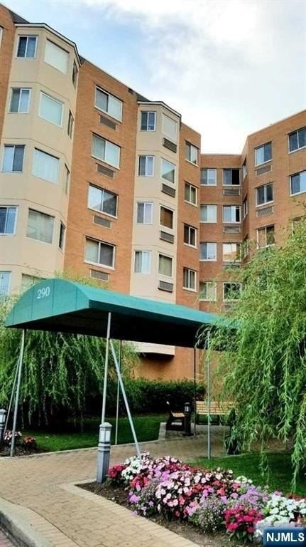 290 Anderson St Apt 6i - Photo 3 of 12