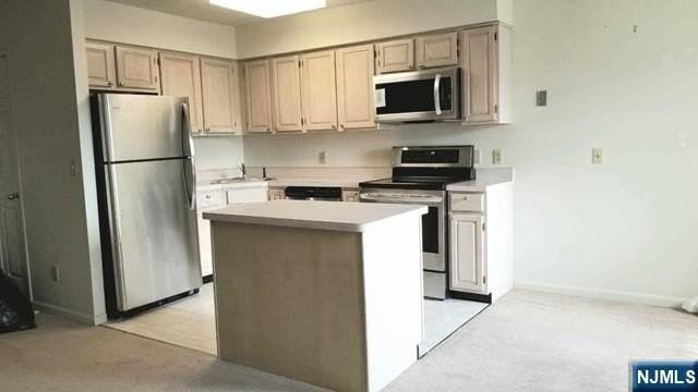 290 Anderson St Apt 6i - Photo 6 of 12