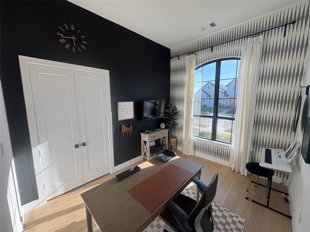 2432 Casia Lndg - Photo 4 of 40